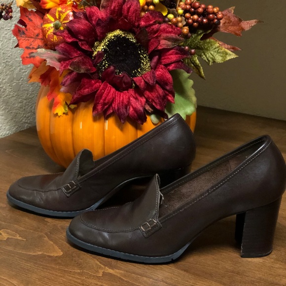 Shoes - Picture 2 of 7